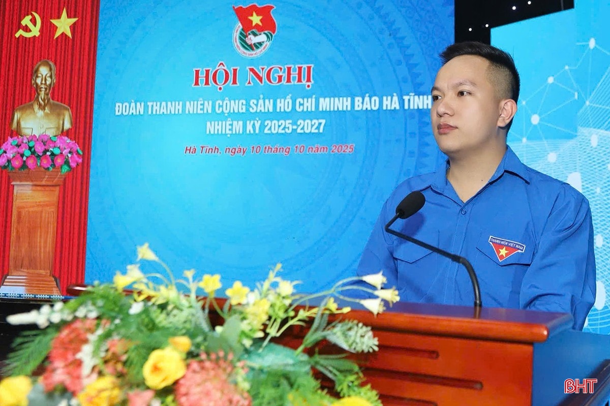 Đoàn viên Nguyễn Văn Chung trình bày tham luận: Phát huy vai trò xung kích trong công tác kêu gọi các nguồn xã hội hoá để thực hiện các hoạt động an sinh xã hội. bqbht_br_z7100573547559-dd23ea7c3238cd0867481083a0ee1a49.jpg