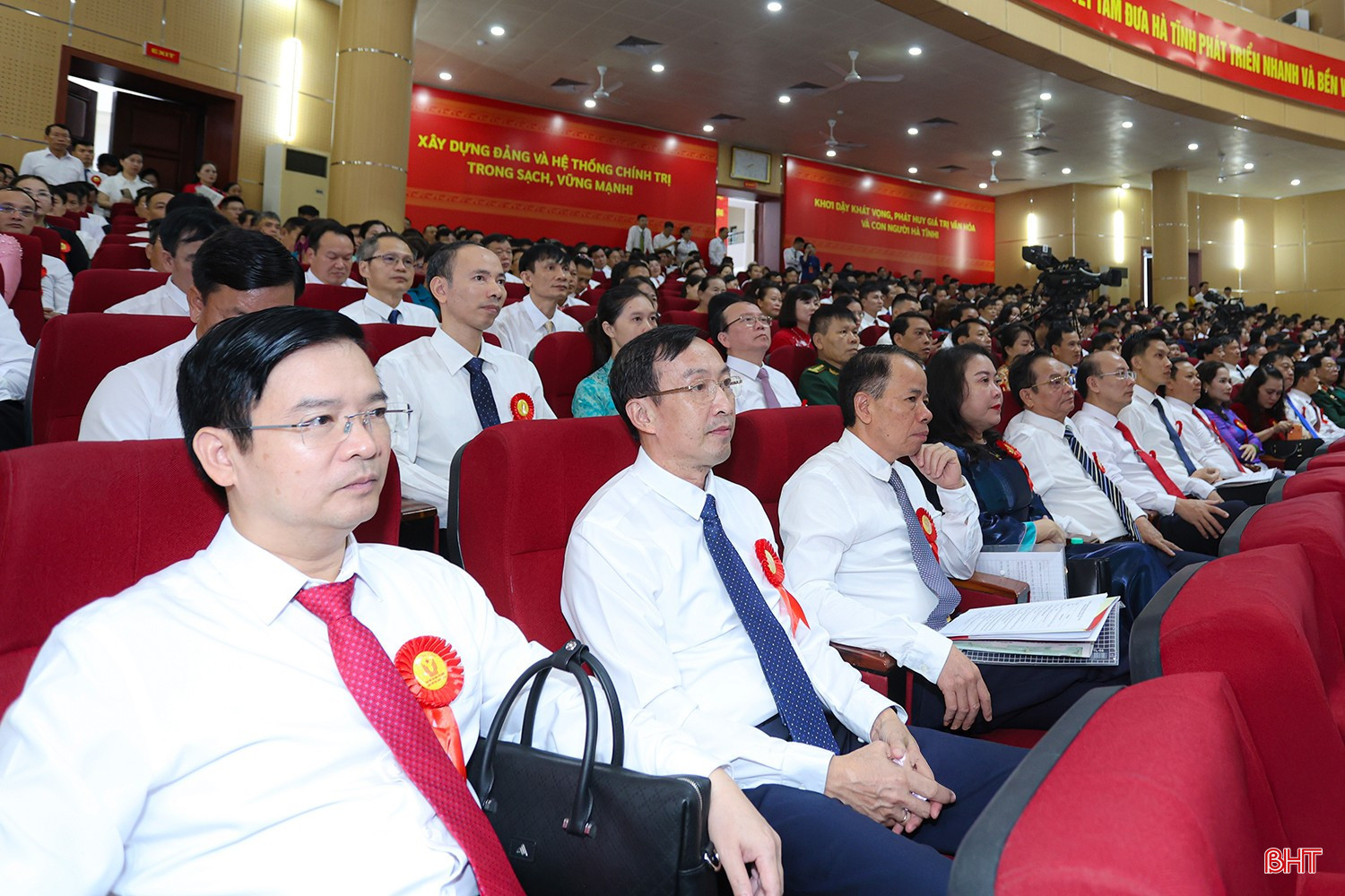 Đại biểu dự đại hội. bqbht_br_dai-bieu-sep-dong.jpg