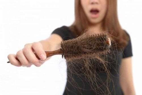 Tóc rụng là thiếu chất gì? là câu hỏi của nhiều chị em phụ nữ