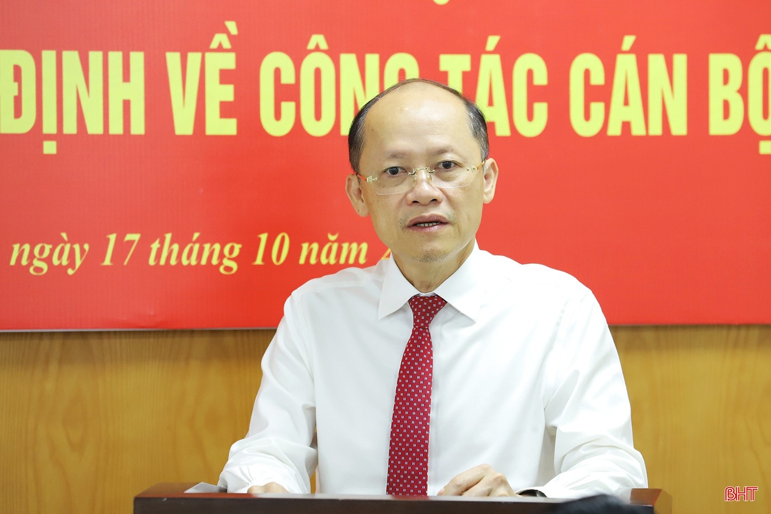 Phó Bí thư Thường trực Tỉnh ủy Nguyễn Hồng Lĩnh phát biểu giao nhiệm vụ cho tân Trưởng Ban Nội chính Tỉnh ủy Trần Nhật Tân. bqbht_br_bo-nhiem-can-bo-3.jpg