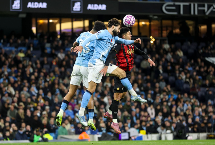 Eli Kroupi là mối đe dọa thường xuyên với khung thành Donnarumma