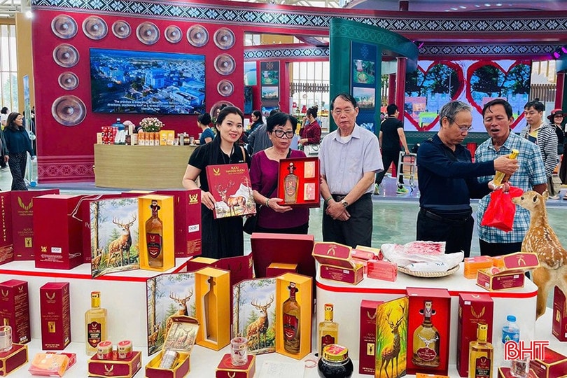 Hội chợ mùa Thu đã tạo cơ hội cho các doanh nghiệp Hà Tĩnh quảng bá sản phẩm, mở rộng mạng lưới kinh doanh. bqbht_br_t4.jpg