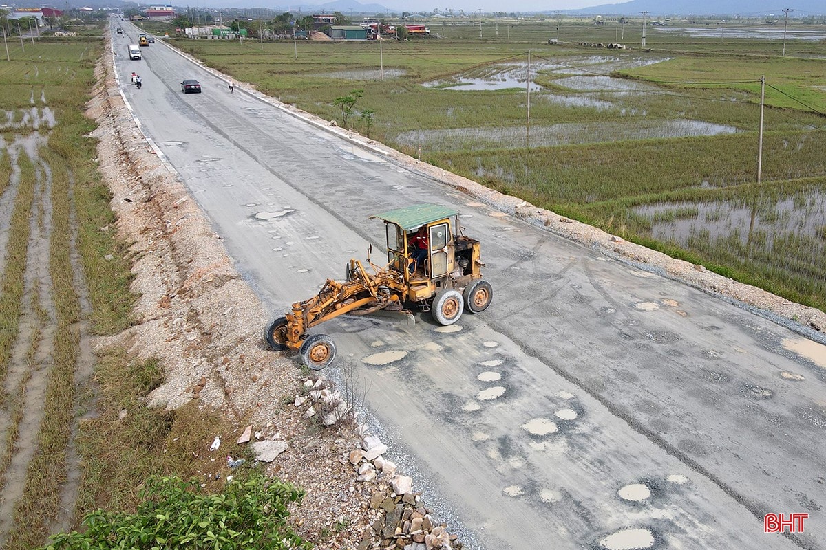bqbht_br_nang-cap-quoc-lo-1-o-ha-tinh-10baa.jpg