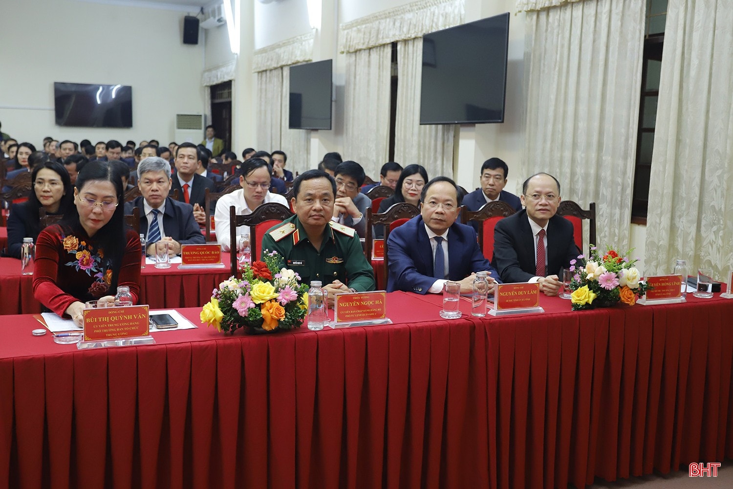 Lãnh đạo Ban Tổ chức Trung ương và lãnh đạo tỉnh Hà Tĩnh tham dự hội nghị. bqbht_br_bo-nhiem-2.jpg