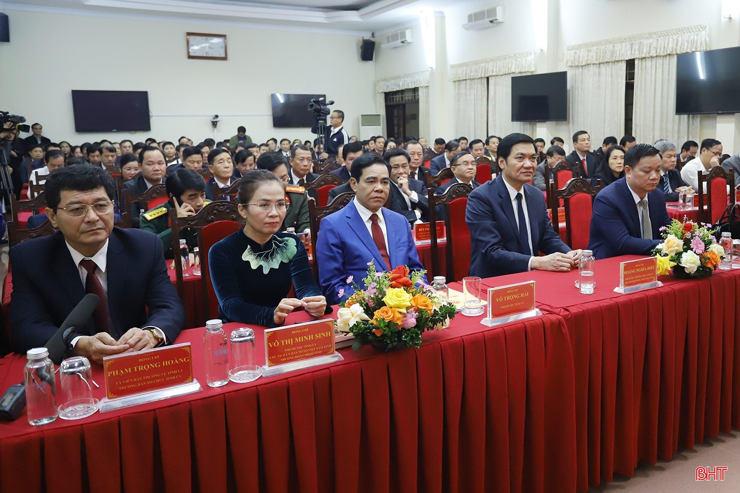 Các đại biểu tỉnh Nghệ An dự hội nghị. bqbht_br_bo-nhiem-01b.jpg