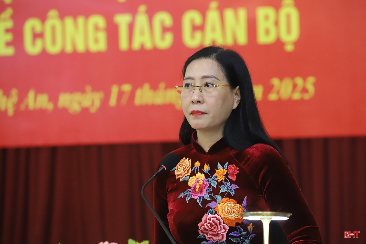 Đồng chí Bùi Thị Quỳnh Vân - Ủy viên Ban Chấp hành Trung ương Đảng, Phó Trưởng ban Tổ chức Trung ương phát biểu giao nhiệm vụ cho đồng chí Võ Trọng Hải. bqbht_br_bo-nhiem-4.jpg