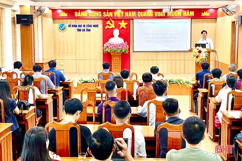 Sở Khoa học và Công nghệ Hà Tĩnh tổ chức tập huấn về “Kỹ năng thuyết trình và gọi vốn cho startup Hà Tĩnh 2025” cho các nhóm dự án, các tổ chức, cá nhân, thí sinh đăng ký tham gia cuộc thi. bqbht_br_1-8972.jpg