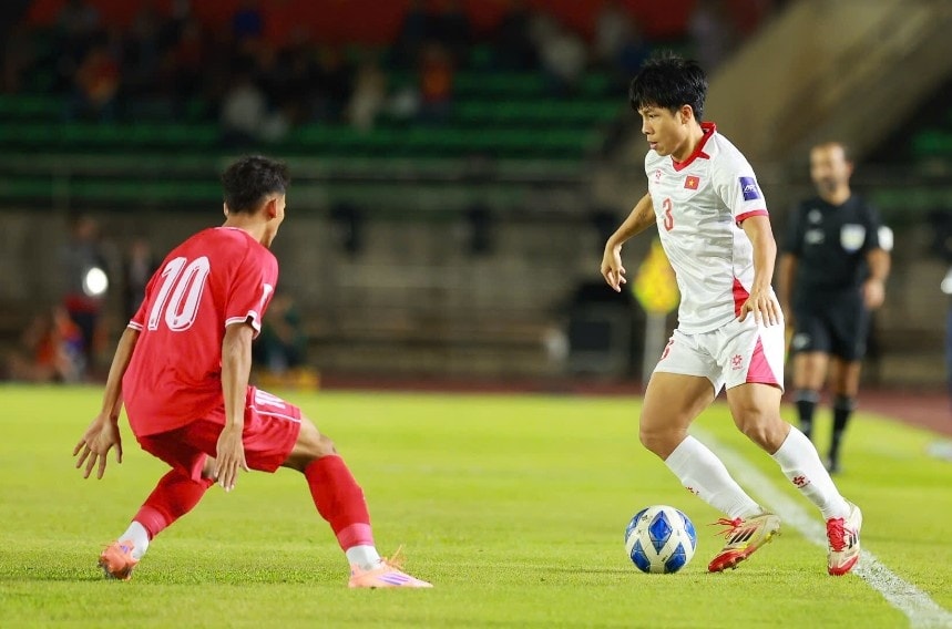 Tuyển Lào thi đấu khá tự tin trong những phút đầu. Ảnh Hải Hoàng.