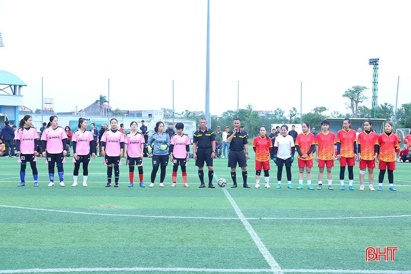 Trải qua các trận đấu kịch tính, hấp dẫn, phường Thành Sen và xã Thạch Lạc xuất sắc giành quyền vào chơi trận chung kết. bqbht_br_img-1440.jpg