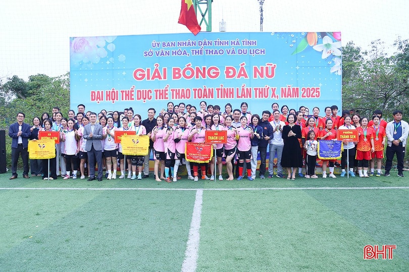 Tại lễ bế mạc, Ban Tổ chức trao giải nhất cho đội xã Thạch Lạc, giải nhì cho đội phường Thành Sen; xã Thạch Khê và xã Hương Sơn đồng giải ba…. bqbht_br_img-1626-6734.jpg