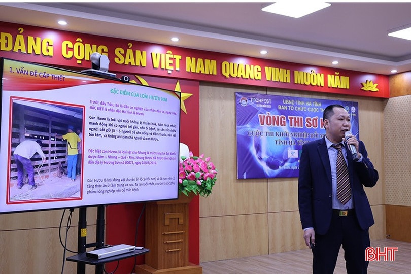 Anh Nguyễn Tiến Dũng - Giám đốc Hợp tác xã Dịch vụ và chăn nuôi Hươu Sơn Diệm (xã Sơn Giang) trình bày dự án về giải pháp thảo dược cho hươu nai khỏe mạnh. bqbht_br_khoi-nghiep-4.jpg