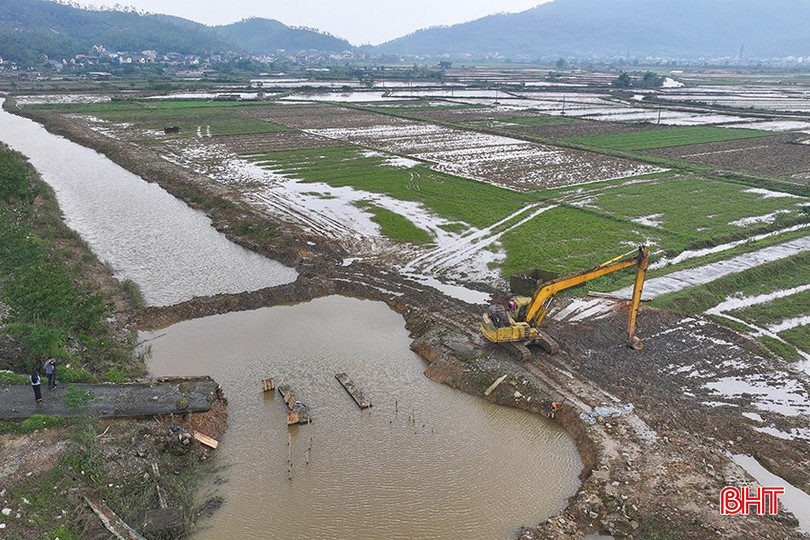 Nhà thầu đang chuẩn bị thiết bị, vật liệu để thi công trong thời gian sớm nhất. bqbht_br_cau-8.jpg