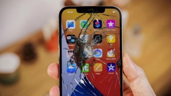 Điện thoại bị va chạm mạnh dẫn đến hư hỏng màn hình