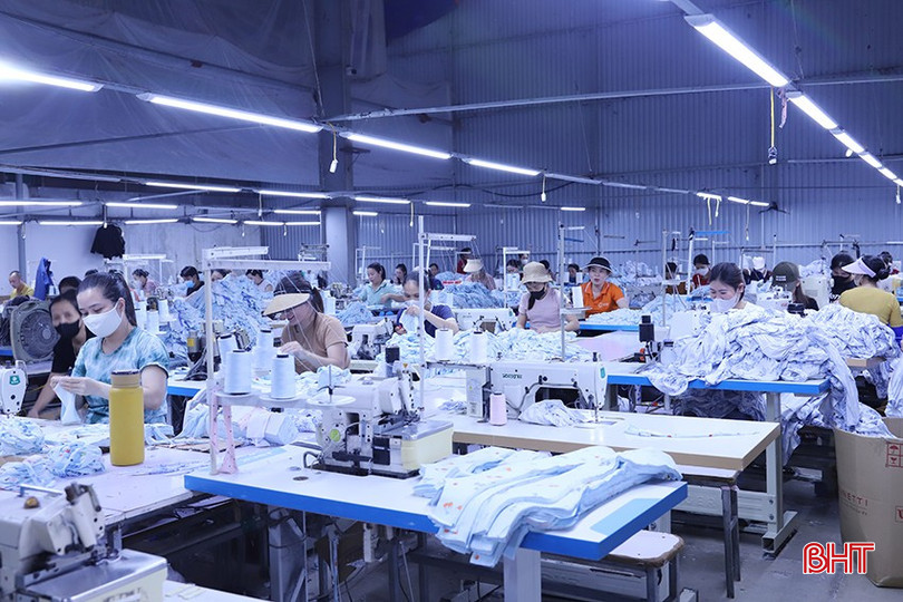 Với chính sách tuyển dụng lao động mở, Công ty TNHH May Mạnh Anh mong muốn kêu gọi, thu hút lao động xa quê có tay nghề trở về làm việc. bqbht_br_3.jpg
