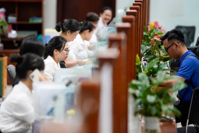 Công chức làm việc tại Trung tâm hành chính công Đà Nẵng, tháng 5/2025. Ảnh: Nguyễn Đông Công chức làm việc tại Trung tâm hành chính công Đà Nẵng, tháng 5/2025. Ảnh: Nguyễn Đông