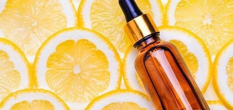 Vitamin C được bổ sung thông qua thực phẩm hoặc từ các sản phẩm bôi ngoài da,