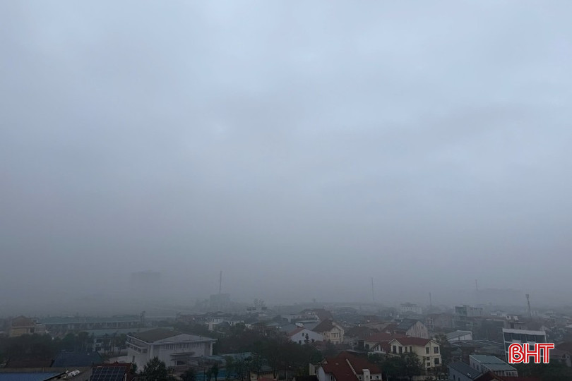 Theo cơ quan khí tượng thuỷ văn, hiện tượng sương mù nhẹ và mưa nhỏ vào đêm và sáng sớm có khả năng xảy ra trong những ngày tới do khu vực chịu ảnh hưởng của không khí lạnh ổn định và suy yếu. Khi nhiệt độ tăng dần vào trưa và chiều, sương mù sẽ tan dần. bqbht_br_co-anh-cms.jpg