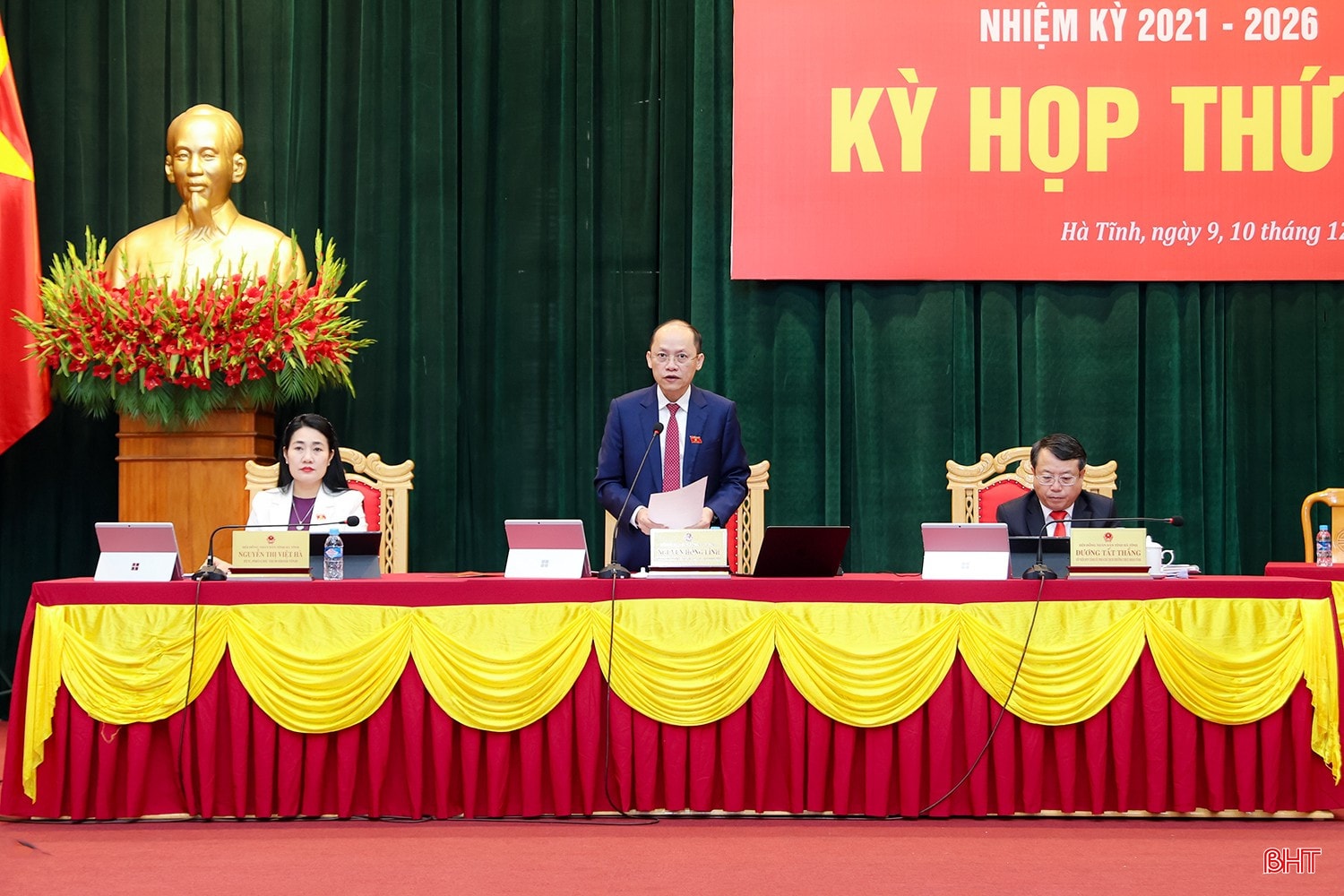 Phó Bí thư Thường trực Tỉnh ủy, Chủ tịch HĐND tỉnh Nguyễn Hồng Lĩnh đặt vấn đề tại phiên chất vấn bqbht_br_a-chu-tri-img-0379.jpg