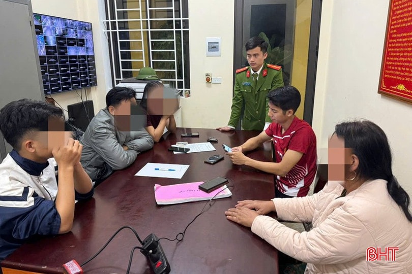 Người nhà anh Đ.V.H cung cấp thêm thông tin cho Công an xã Kỳ Hoa. bqbht_br_k.jpg