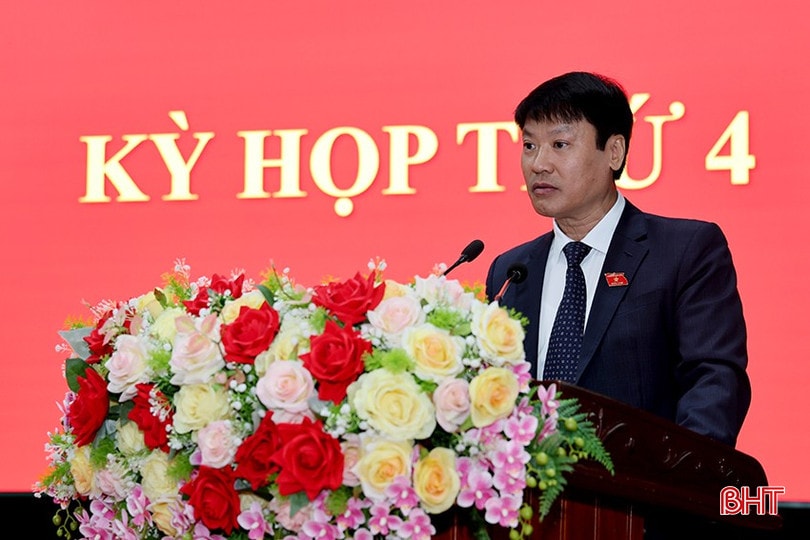 Ông Trần Quang Tuấn - Bí thư Đảng ủy, Chủ tịch HĐND phường Thành Sen khai mạc kỳ họp. bqbht_br_img-0161-1.jpg