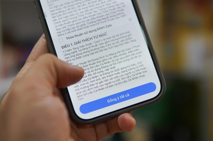 Cập nhật điều khoản sử dụng của ứng dụng Zalo trên di động, tháng 12/2025. Ảnh: Lưu Quý