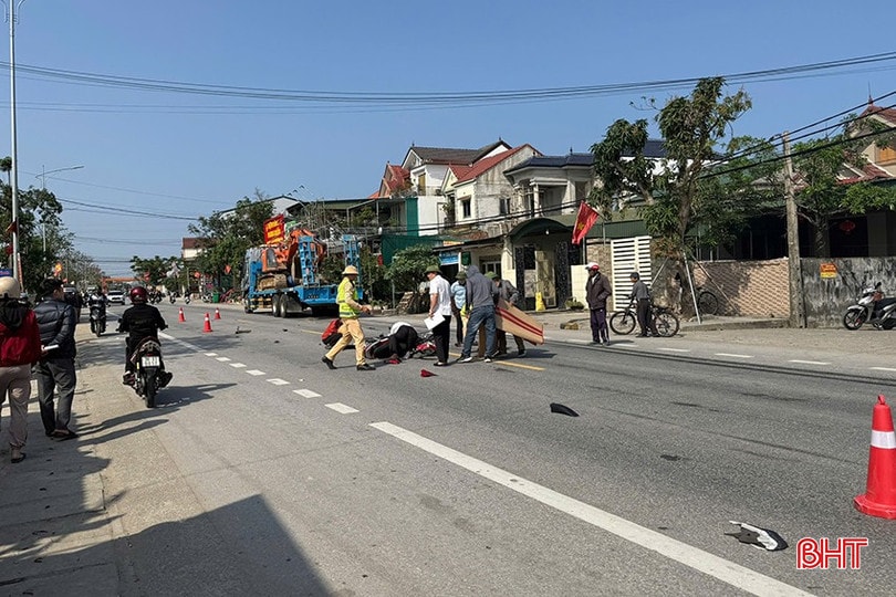 Lực lượng chức năng xử lý hiện trường vụ tai nạn. bqbht_br_1.jpg