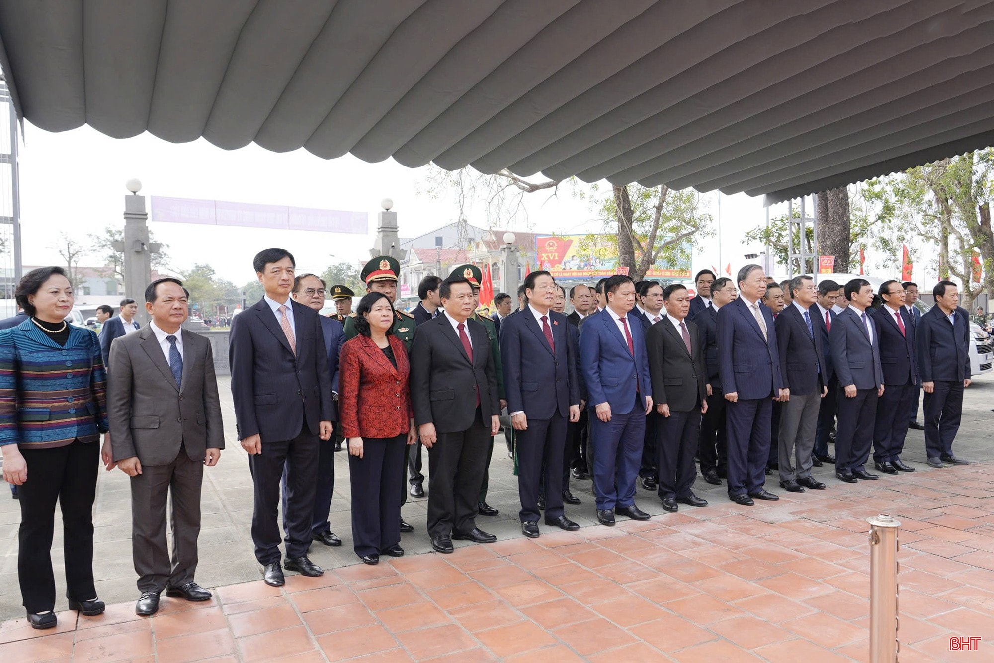 Tổng Bí thư Tô Lâm và đoàn dâng hương tại Khu di tích Xô viết Nghệ Tĩnh.