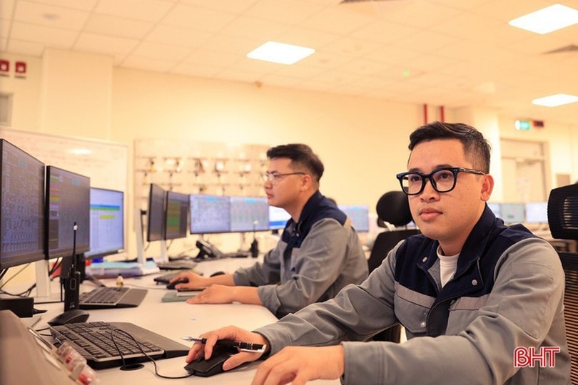 Người lao động tại KKT Vũng Áng được tập trung tuyên truyền, hướng dẫn nâng cao nhận thức phòng ngừa cháy nổ và kỹ năng CNCH. ll.jpg