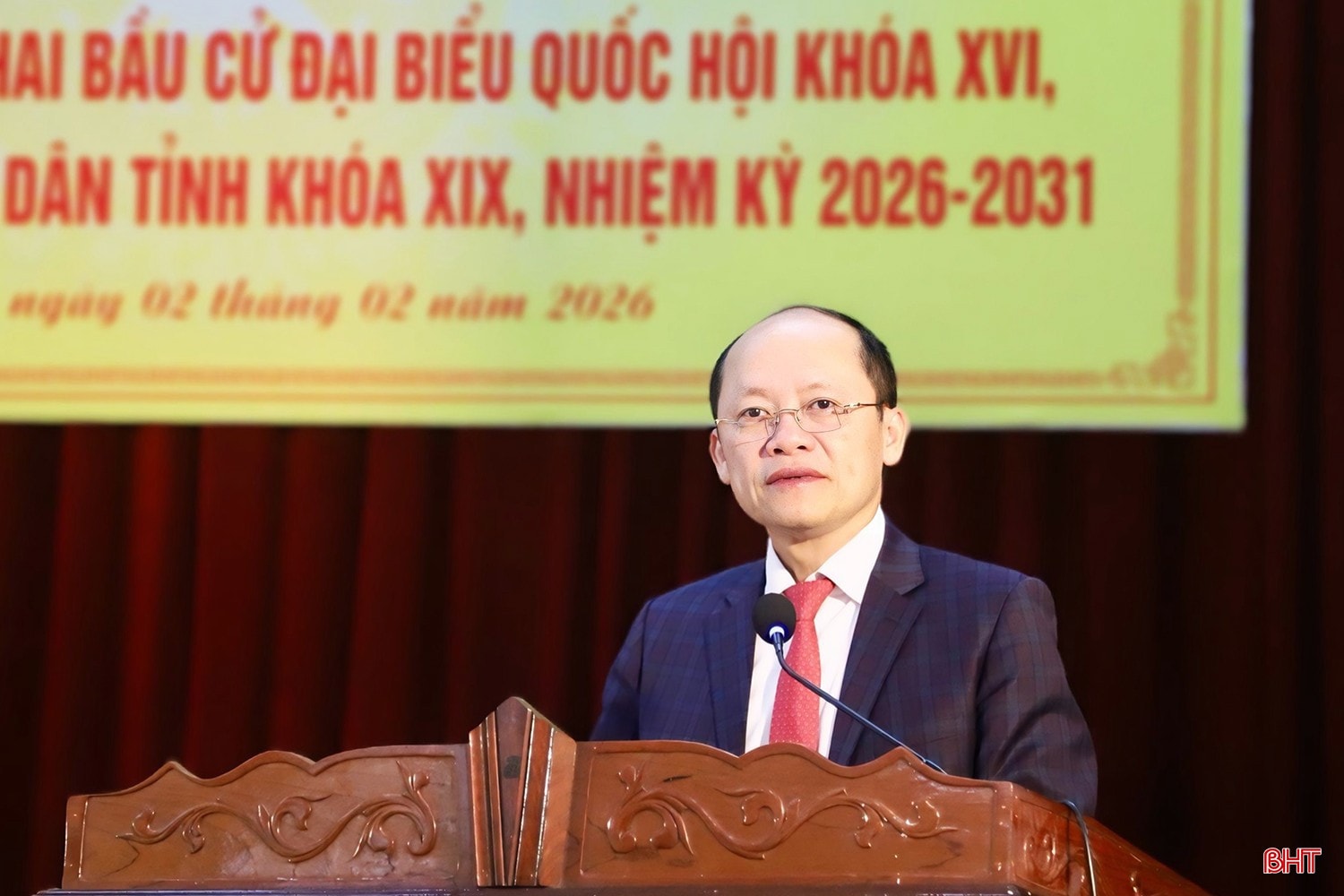 Đồng chí Nguyễn Hồng Lĩnh - Phó Bí thư Thường trực Tỉnh ủy, Chủ tịch HĐND tỉnh, Chủ tịch Ủy ban Bầu cử tỉnh phát biểu chỉ đạo tại hội nghị. bqbht_br_img-1627.jpg