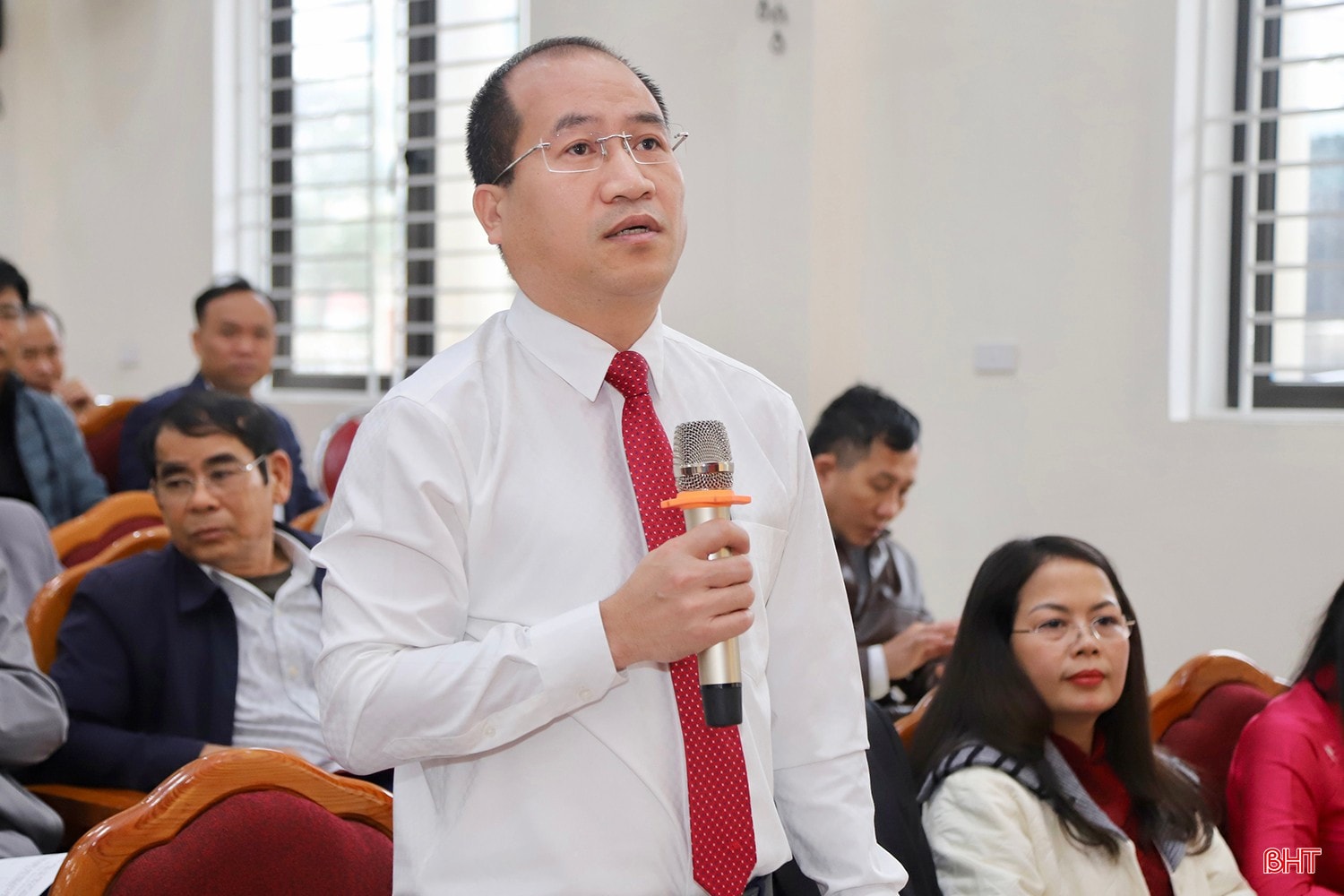 Ông Nguyễn Thế Hoàn - Chủ tịch LĐLĐ tỉnh đồng tình với danh sách sơ bộ đã được báo cáo; đánh giá những người được giới thiệu ứng cử đều đủ tiêu chuẩn, được cử tri tín nhiệm cao. Ông Nguyễn Thế Hoàn - Chủ tịch LĐLĐ tỉnh đồng tình với danh sách sơ bộ đã được báo cáo; đánh giá những người được giới thiệu ứng cử đều đủ tiêu chuẩn, được cử tri tín nhiệm cao.