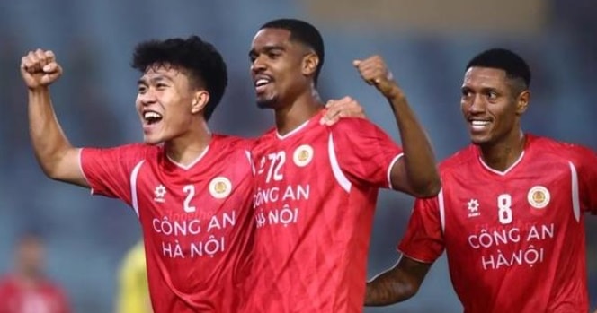 Lý Đức ghi điểm trong chiến thắng đậm của CAHN.