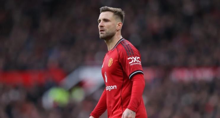 Hậu vệ Luke Shaw cần sự hỗ trợ để duy trì thể lực cho mùa giải mới.