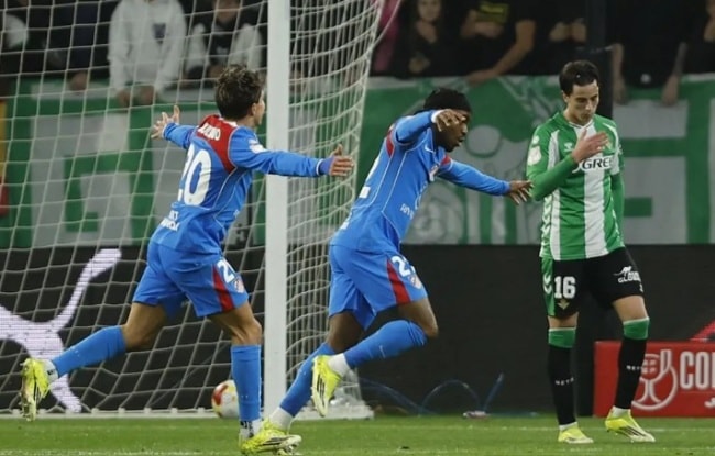 Ademola Lookman ăn mừng bàn thắng trong màu áo Atletico Madrid