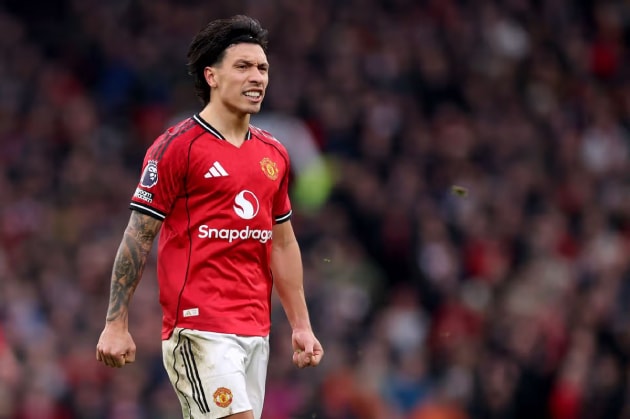 Lisandro Martinez đóng vai trò quan trọng trong việc giúp Manchester United cải thiện vị trí trên BXH.