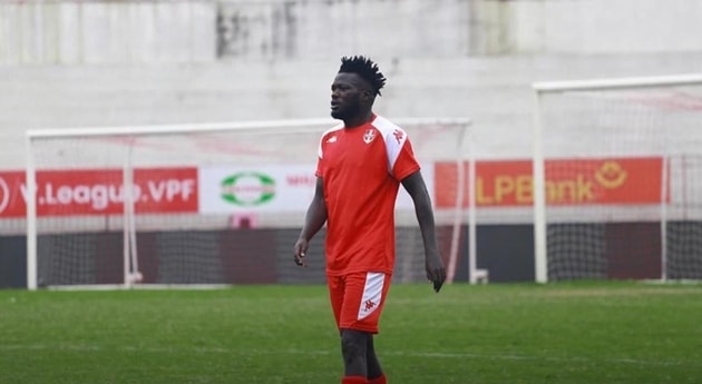 Moses Oloya hiện đang thử việc tại Hải Phòng.