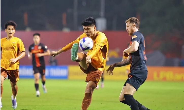 Đinh Quang Kiệt dù chỉ mới 19 tuổi nhưng đã mang đến thử thách lớn cho Geovane Magno.