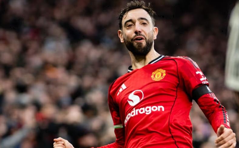 Tiền vệ Bruno Fernandes điều tiết lối chơi của Manchester United trong trận thắng Tottenham.