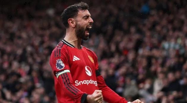 Bruno Fernandes ăn mừng bàn thắng và đánh dấu cột mốc vĩ đại trong màu áo Manchester United.