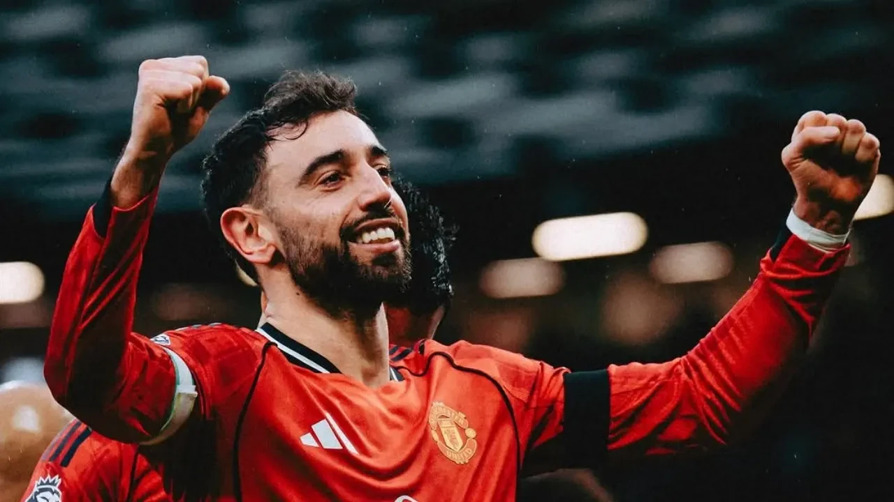 Hình ảnh Bruno Fernandes mạnh mẽ trong một pha bóng.