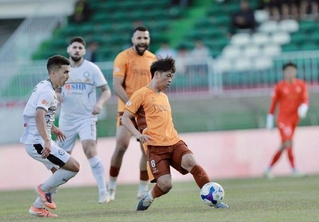 Hoàng Anh Gia Lai vươn lên vị trí thứ 8 trên bảng xếp hạng sau vòng 13.