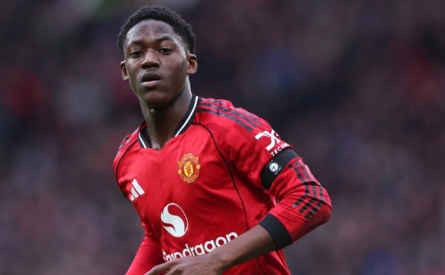 Mainoo hồi sinh mạnh mẽ dưới bàn tay Carrick.