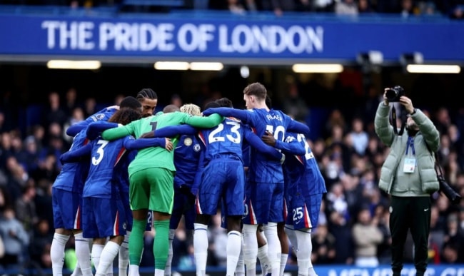 Các cầu thủ Chelsea ăn mừng bàn thắng tại Ngoại hạng Anh