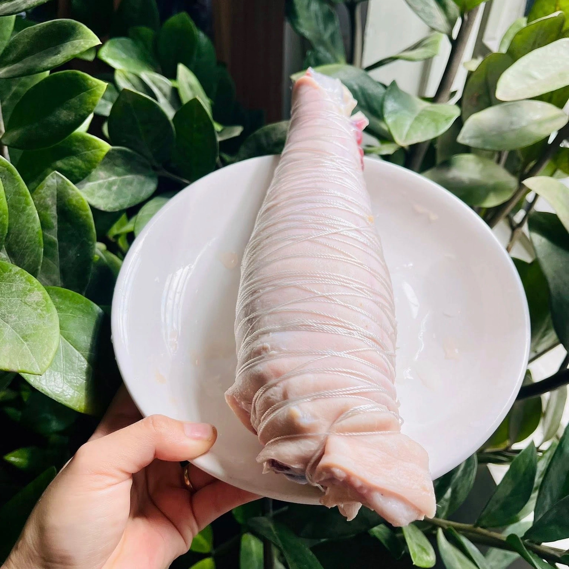 Tai heo cuộn bắp bò ủ muối - món ngon dễ làm cho mâm cỗ ngày Tết - 3