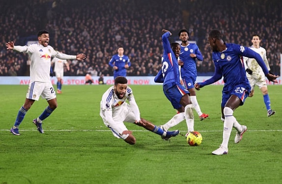 Chelsea để Leeds United cầm hòa đầy đáng tiếc ngay trên sân nhà Stamford Bridge.