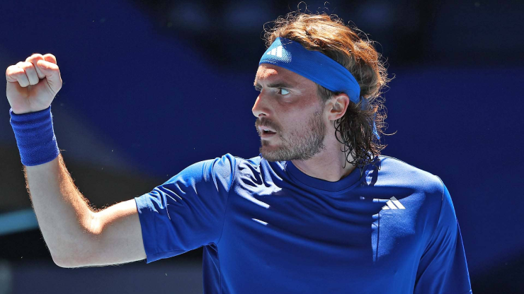 Stefanos Tsitsipas tập trung trong buổi tập trước vòng 1