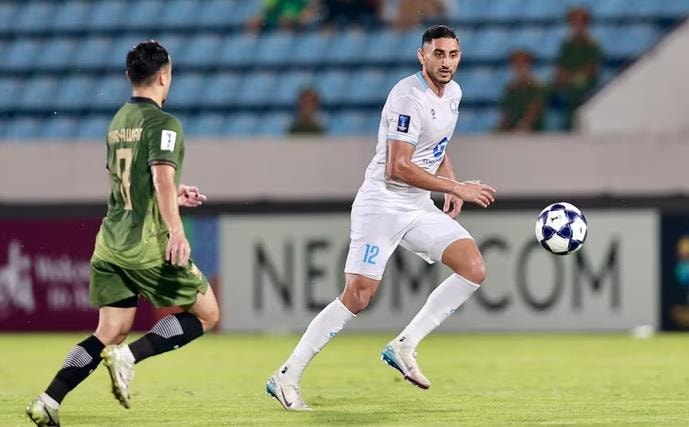 Nam Định phải chia sức ở nhiều đấu trường.