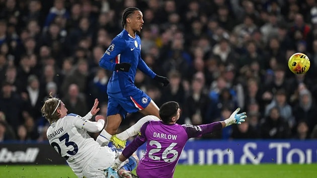 Joao Pedro ăn mừng bàn thắng cho Chelsea trong trận gặp Leeds United.