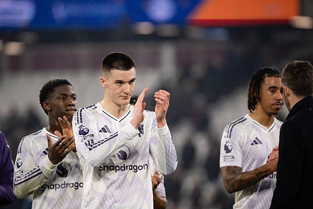 Benjamin Sesko ghi bàn gỡ hòa quý giá cho Manchester United trước West Ham.