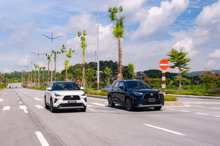 Đuôi xe Toyota Yaris Cross với cụm đèn LED