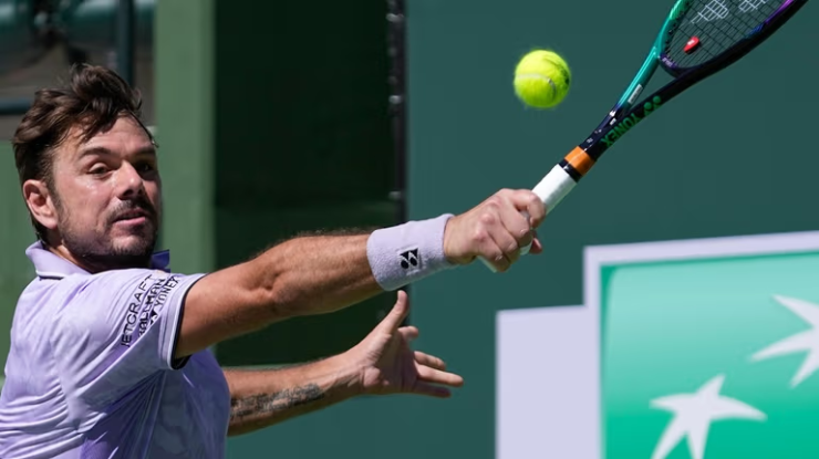 Stan Wawrinka thực hiện cú trái tay một tay sở trường tại Rotterdam Open 2026